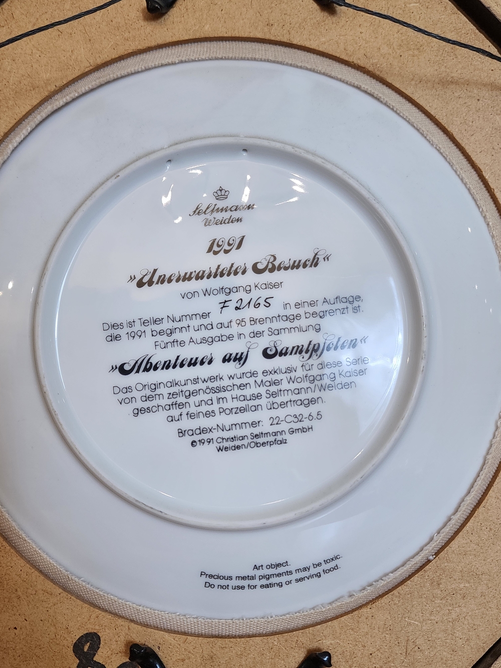 Vintage 1991 Seltmann Weiden Framed Cat Collector Plate Cottagecore Wall Decor - Picture 6 of 11